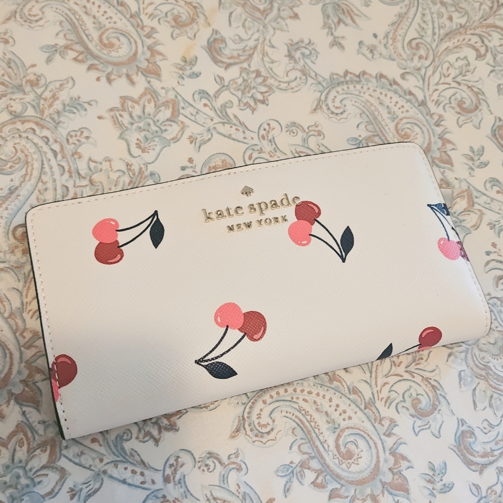 NWT authentic Kate spade♠️ wallet